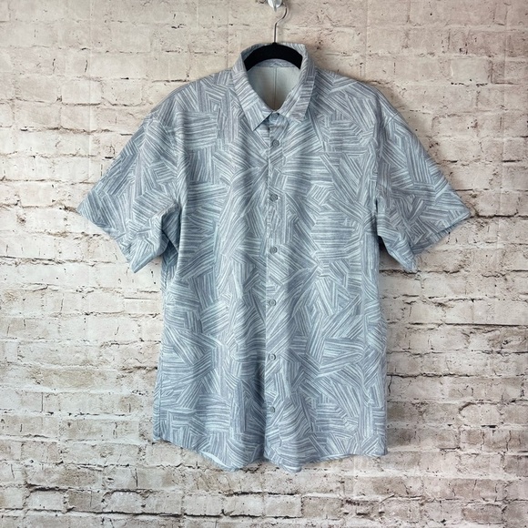 Lululemon Men's Airing Easy Short Sleeve Button Down Shirt Ventlight Mesh L/XL - Picture 2 of 5